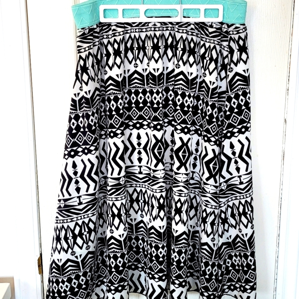 LuLaRoe Tribal Lola Skirt Size Large